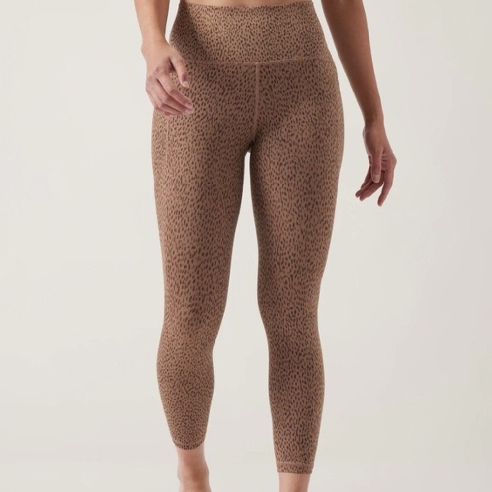 Athleta Salutation Stash Leggings